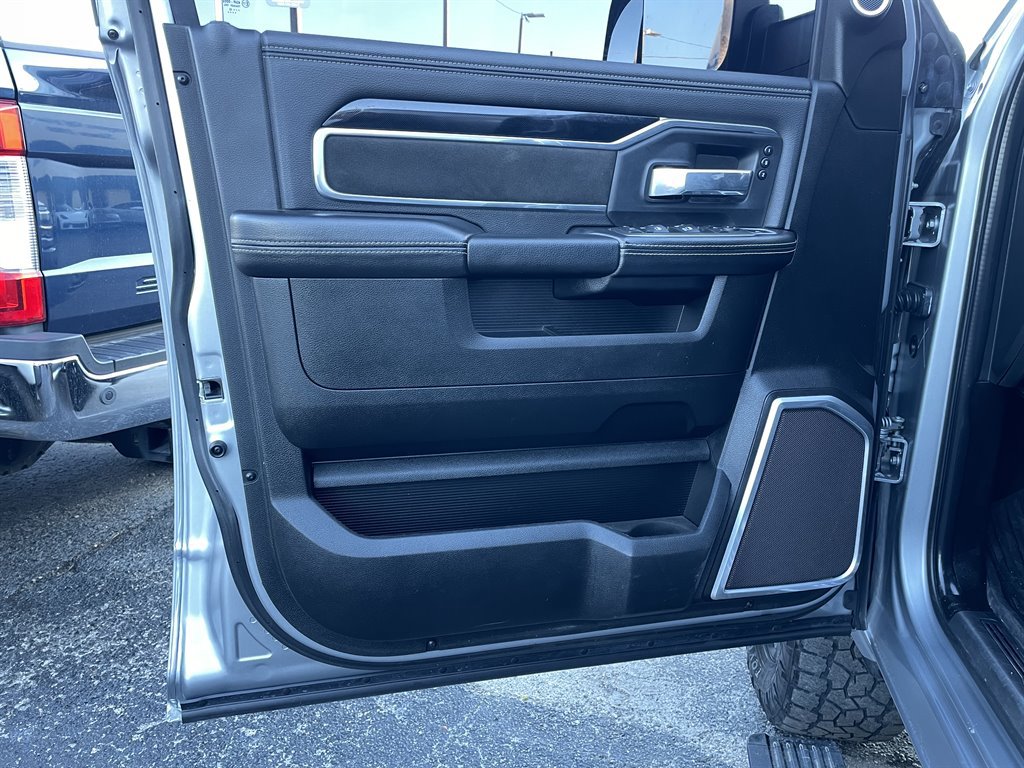 Used 2022 RAM 3500 Laramie AWD/4WD image 43