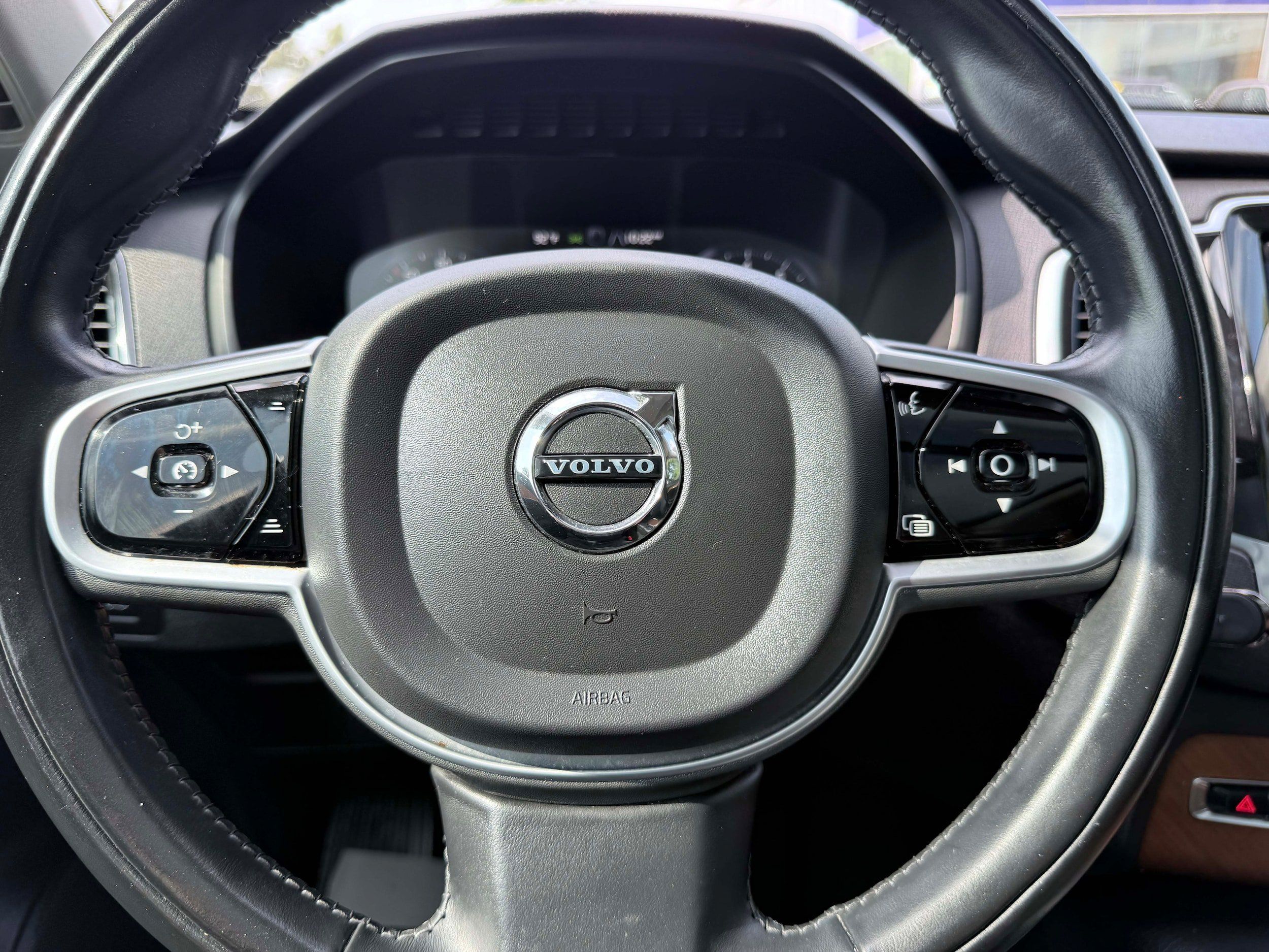 Used 2021 Volvo XC90 T6 Momentum w/ Protection Package Premier AWD/4WD image 21