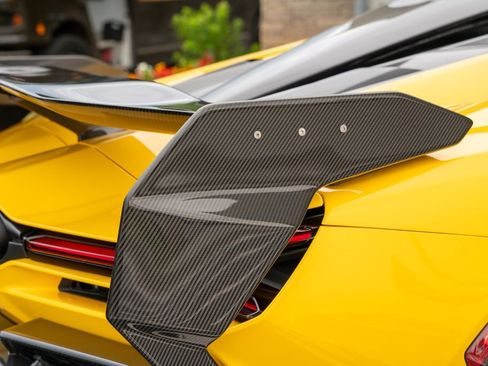 Used 2024 Lamborghini Revuelto AWD/4WD image 17