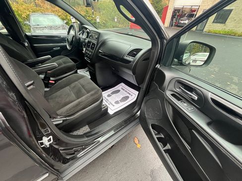 Used 2015 Dodge Grand Caravan SE image 6