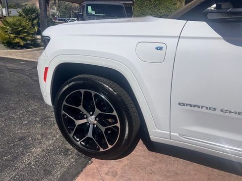 Used 2022 Jeep Grand Cherokee Summit AWD/4WD image 5