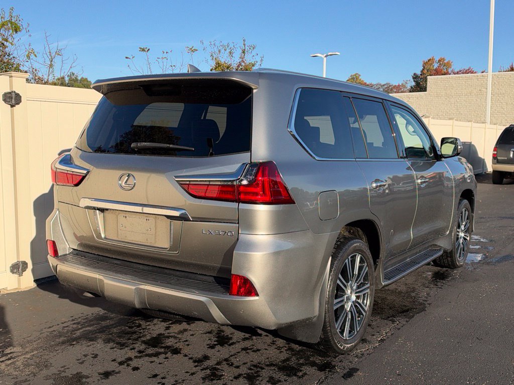 Used 2020 Lexus LX 570 4WD w/ Luxury Package image 4