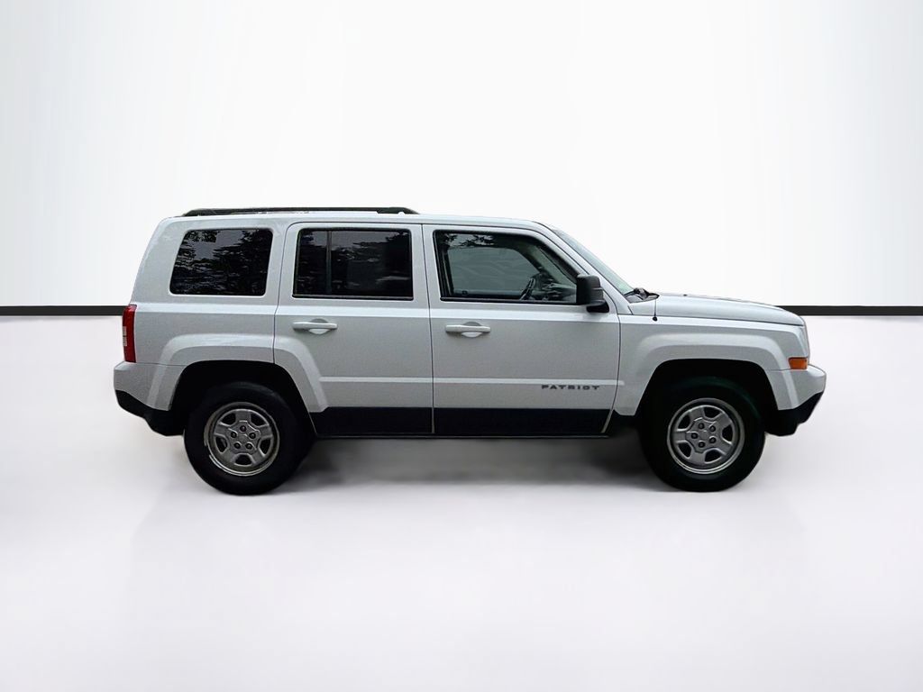 Used 2016 Jeep Patriot Sport w/ Power Value Group FWD image 4