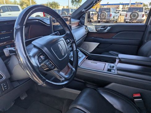 Used 2022 Lincoln Navigator Reserve image 16