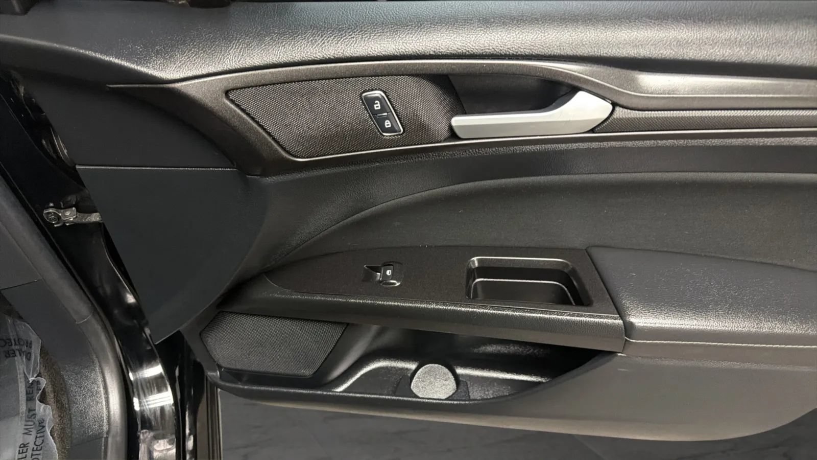 Used 2018 Ford Fusion SE w/ Equipment Group 201A FWD image 19