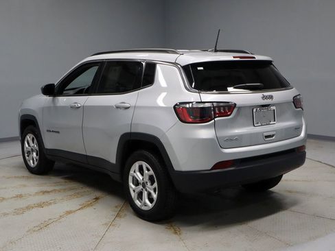 Used 2025 Jeep Compass Latitude image 7