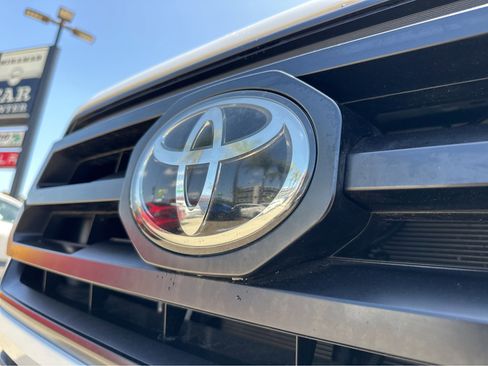 Used 2020 Toyota Tacoma SR image 40