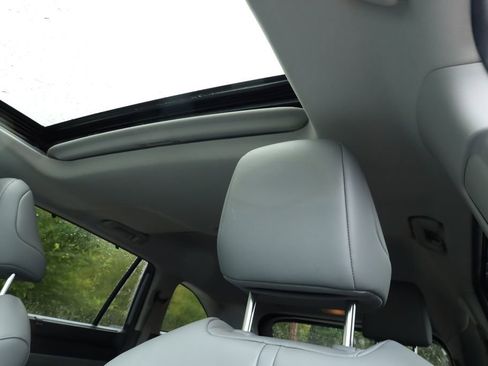 Used 2024 Toyota Highlander XLE image 24