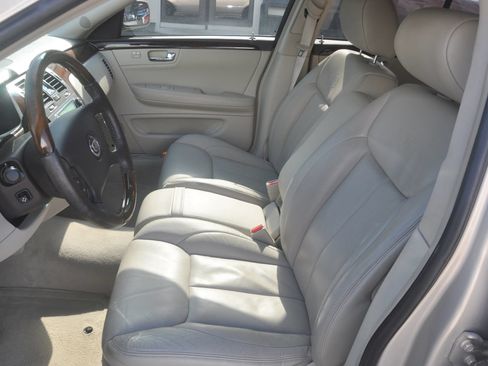 Used 2008 Cadillac DTS FWD image 31