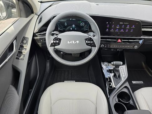 New 2025 Kia Niro EX image 13