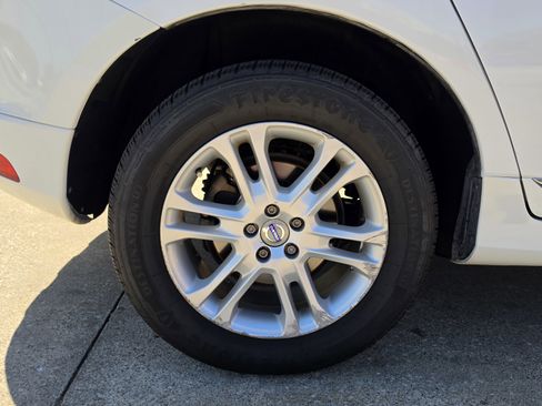 Used 2015 Volvo XC60 T5 Premier w/ Proximity Package image 17