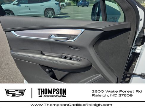 New 2025 Cadillac XT6 Luxury FWD image 27