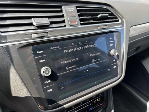 Used 2023 Volkswagen Tiguan SE w/ Panoramic Sunroof Package image 19
