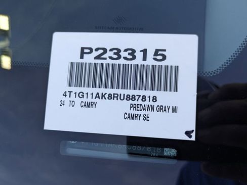 Used 2024 Toyota Camry SE image 33