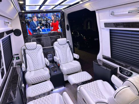 Used 2024 Mercedes-Benz Sprinter 3500 image 8