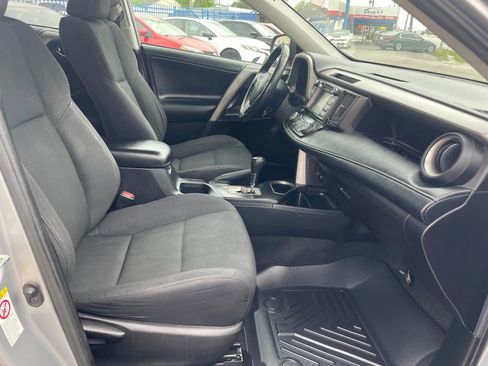 Used 2018 Toyota RAV4 XLE image 8