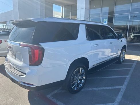 Used 2025 GMC Yukon XL Elevation image 3