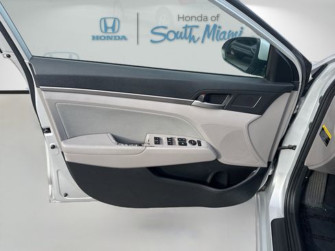 Used 2018 Hyundai Elantra SEL w/ Cargo Package image 19