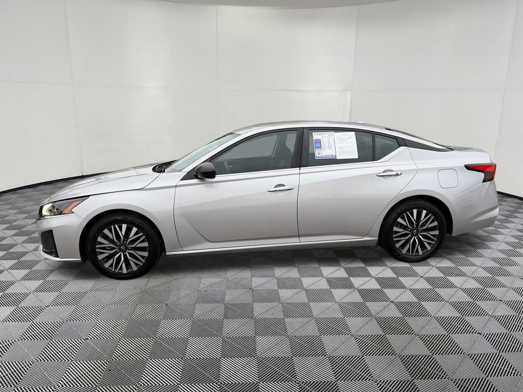 Used 2024 Nissan Altima 2.5 SV FWD image 5