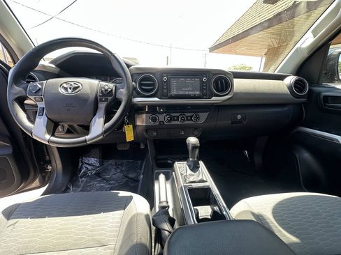 Used 2017 Toyota Tacoma SR5 w/ Tow Package AWD/4WD image 19