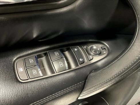 Used 2024 Nissan Armada SL image 41