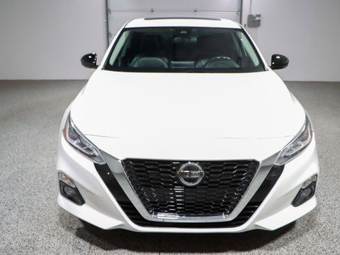 Used 2022 Nissan Altima 2.5 SR w/ Midnight Edition Package FWD image 4