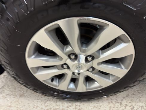 Used 2010 Toyota Tundra 2WD Double Cab image 31