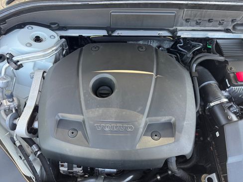 Used 2021 Volvo XC60 T5 Momentum w/ Advanced Package AWD/4WD image 22
