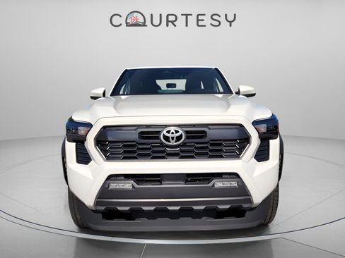 Certified 2025 Toyota Tacoma TRD Off-Road image 8