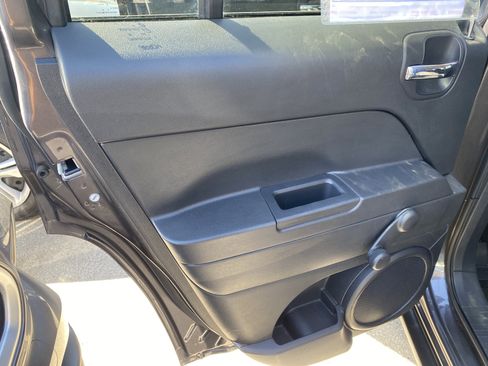 Used 2016 Jeep Patriot Sport FWD image 17