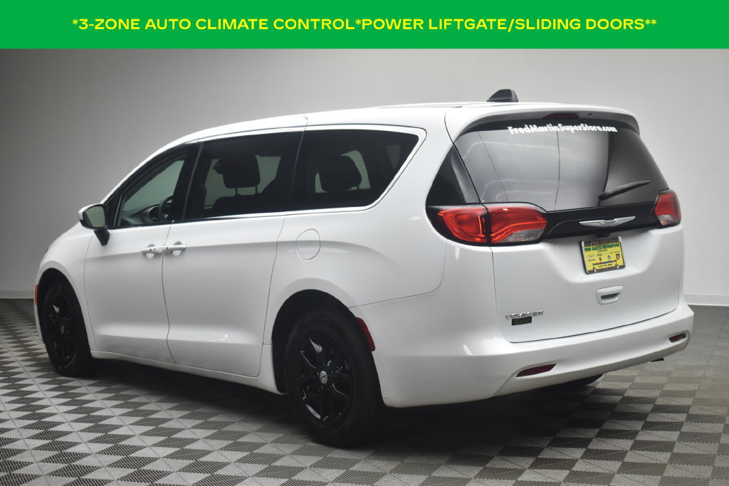 Used 2023 Chrysler Voyager LX FWD image 4