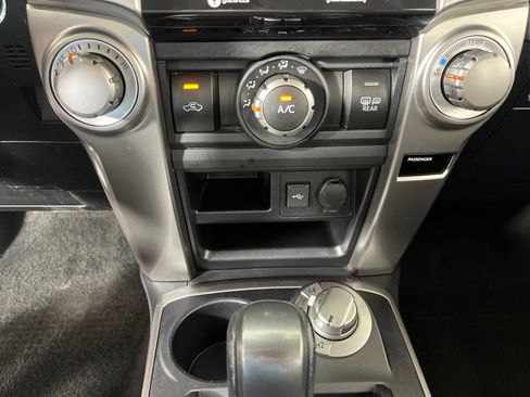 Used 2021 Toyota 4Runner SR5 AWD/4WD image 31