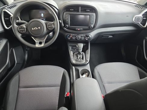 Certified 2025 Kia Soul LX w/ LX Technology Package image 2