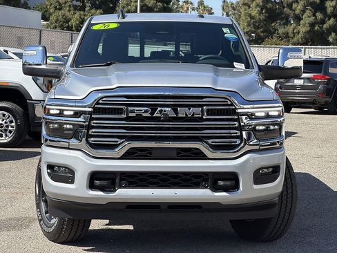 Used 2026 RAM 2500 Laramie AWD/4WD image 2