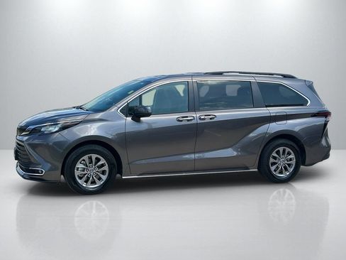 Certified 2023 Toyota Sienna XLE w/ XLE Plus Package FWD image 8