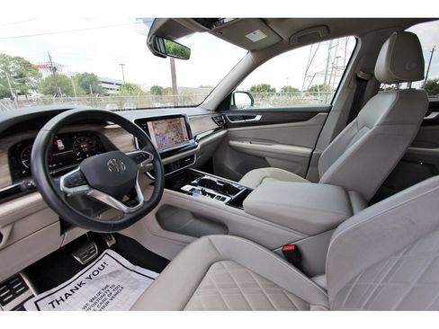 Used 2024 Volkswagen Atlas SEL Premium R-Line AWD/4WD image 31