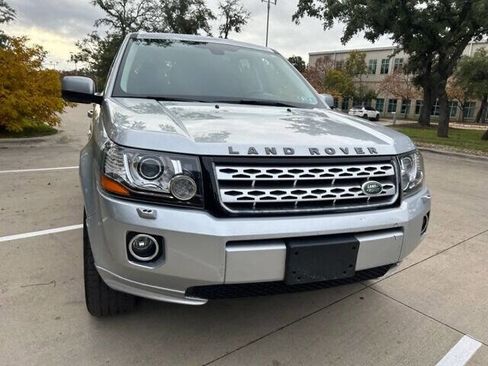 Used 2013 Land Rover LR2 HSE image 6