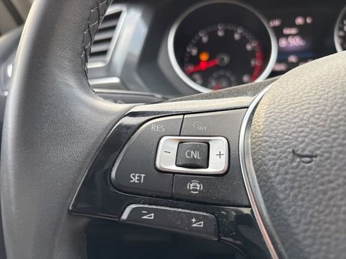 Used 2020 Volkswagen Tiguan SE w/ Panoramic Sunroof Package image 21