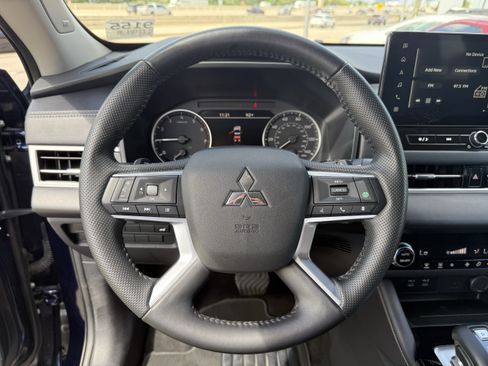 Used 2025 Mitsubishi Outlander SE AWD/4WD image 17