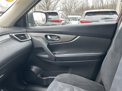 Used 2015 Nissan Rogue SV w/ SV Family Package image 12