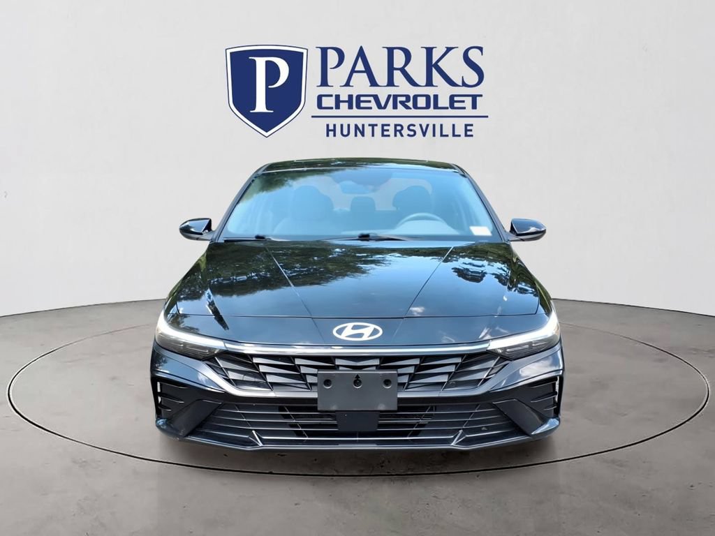 Used 2025 Hyundai Elantra SEL FWD image 2