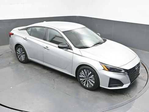 Used 2024 Nissan Altima 2.5 SV FWD image 30