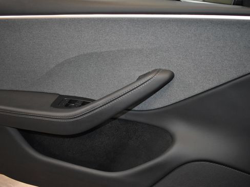 Used 2024 Tesla Model 3 Standard Range RWD image 12