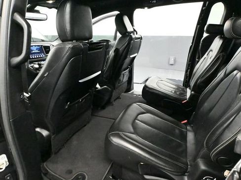 Used 2019 Chrysler Pacifica Touring-L Plus w/ Advanced Safetytec Group FWD image 35