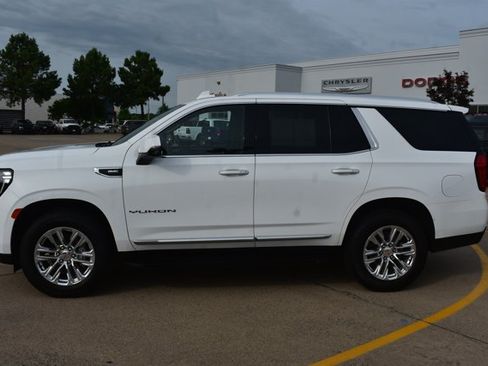 Used 2024 GMC Yukon SLT w/ SLT Luxury Package AWD/4WD image 10