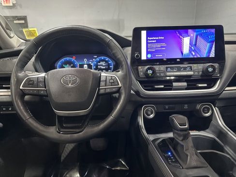 Certified 2024 Toyota Grand Highlander Platinum image 9