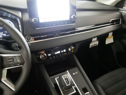 New 2025 Mitsubishi Outlander SE image 5