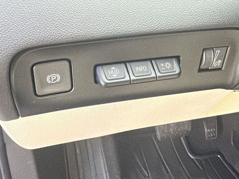 Certified 2023 Buick Enclave Avenir w/ Avenir Technology Package image 19