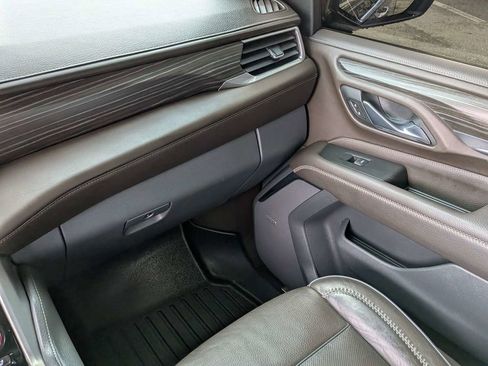 Used 2021 GMC Yukon XL Denali w/ Denali Premium Package image 17