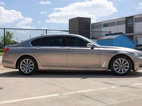Used 2018 BMW 740i image 16